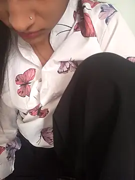 Neha Tyagi online show from October 2025 06:36:02 AM