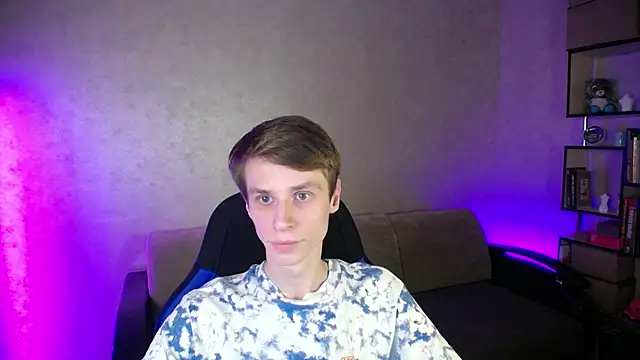 yes cute boy  online show from October 2025 08:43:02 PM