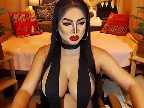 Snapshot of TRANSLUNAA chatting on June 2026 03:13:01 AM TRANSLUNAA online show from June 2026 03:13:01 AM