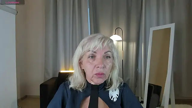 Snapshot of LiliaMoons chatting on September 2025 11:14:01 AM LiliaMoons online show from September 2025 11:14:01 AM