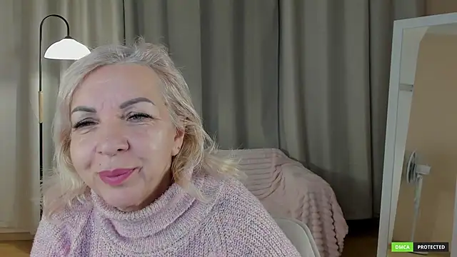 Snapshot of LiliaMoons chatting on December 2025 10:20:02 AM LiliaMoons online show from December 2025 10:20:02 AM