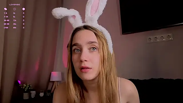 Snapshot of EarleneBrayton chatting on September 2025 01:05:02 AM EarleneBrayton online show from September 2025 01:05:02 AM