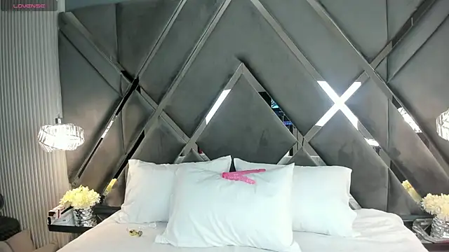 CoraimaSahin online show from November 2025 04:34:02 AM