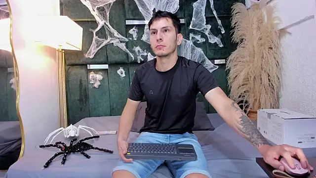 Charlotte Brian online show from October 2025 12:00:02 AM