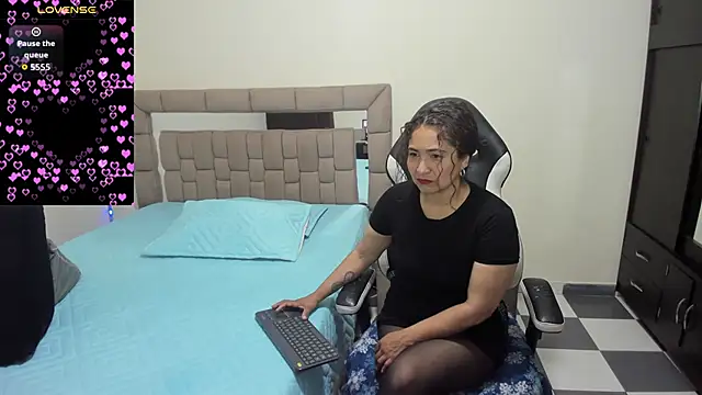 gabrielaponce11 online show from May 2026 01:49:02 PM