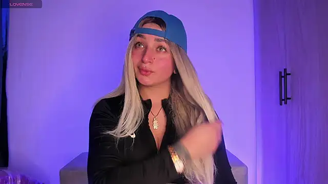 Snapshot of scarlett_Collinss chatting on November 2025 04:45:02 AM scarlett Collinss online show from November 2025 04:45:02 AM