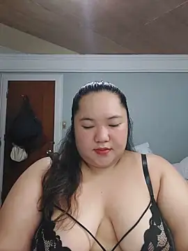 LianaCruzado online show from June 2026 04:24:02 PM