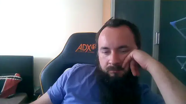 LondonMan1988 online show from May 2026 09:39:01 AM