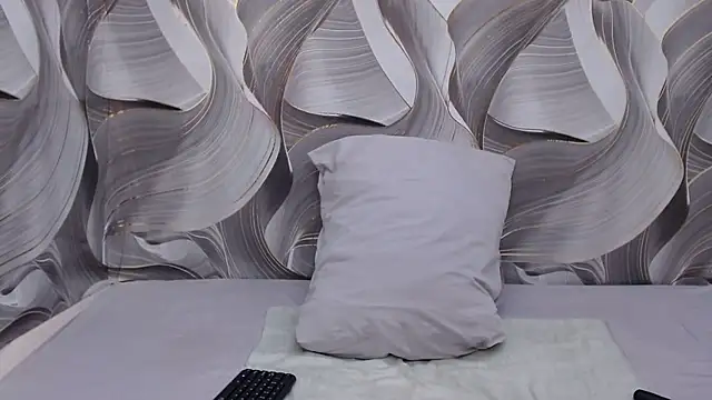 GlowGoddessxx online show from May 2026 06:02:02 PM