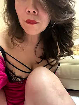 anna yngs online show from November 2025 11:07:02 PM