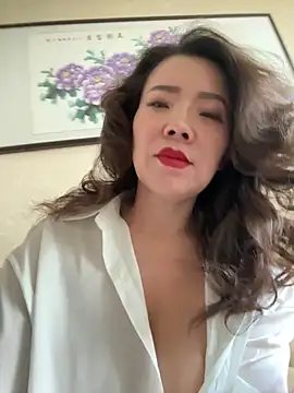 Snapshot of anna_yngs chatting on June 2026 01:52:01 AM anna yngs online show from June 2026 01:52:01 AM