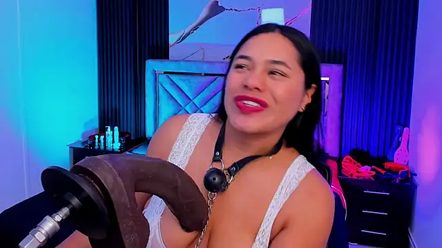 Issafoxx online show from October 2025 02:18:02 PM