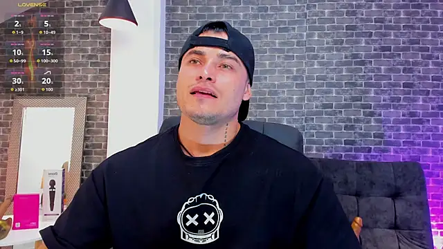 connorsmiith online show from September 2025 01:55:02 PM