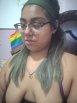 Snapshot of Lovelyrainn chatting on November 2025 01:18:02 AM Lovelyrainn online show from November 2025 01:18:02 AM