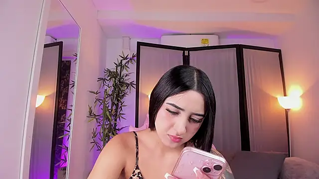 Snapshot of ChloeShade chatting on November 2025 01:55:02 PM ChloeShade online show from November 2025 01:55:02 PM