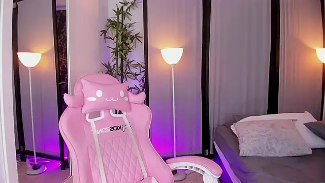 Snapshot of ChloeShade chatting on November 2025 06:19:01 PM ChloeShade online show from November 2025 06:19:01 PM