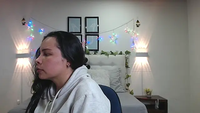 Megan 05  online show from May 2026 07:22:01 PM