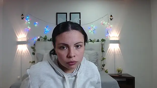 Megan 05  online show from May 2026 07:00:02 PM