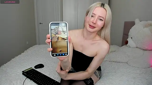 Lilly lllll online show from April 2026 10:24:02 AM