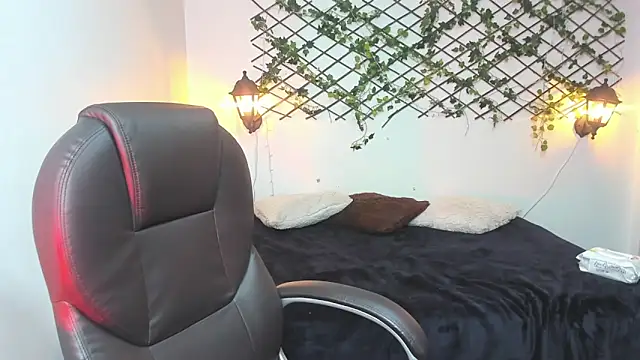 velvet  moon online show from March 2026 12:06:01 AM