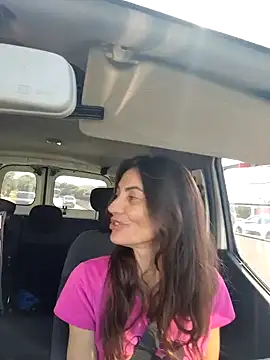 Eimikuro11 online show from October 2025 01:45:01 PM