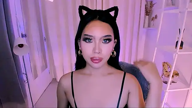 MS LUNA online show from October 2025 01:14:02 AM