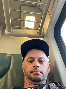 Carlosmauricio123 online show from April 2026 10:02:02 PM