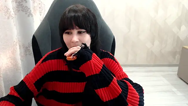 Snapshot of MistyDark chatting on October 2025 10:24:01 AM MistyDark online show from October 2025 10:24:01 AM