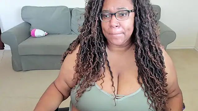 Snapshot of Josie4yourpleasure chatting on May 2026 04:35:01 PM Josie4yourpleasure online show from May 2026 04:35:01 PM