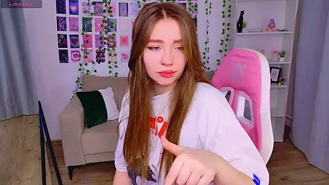 Moon  Bunny online show from March 2026 01:38:01 PM