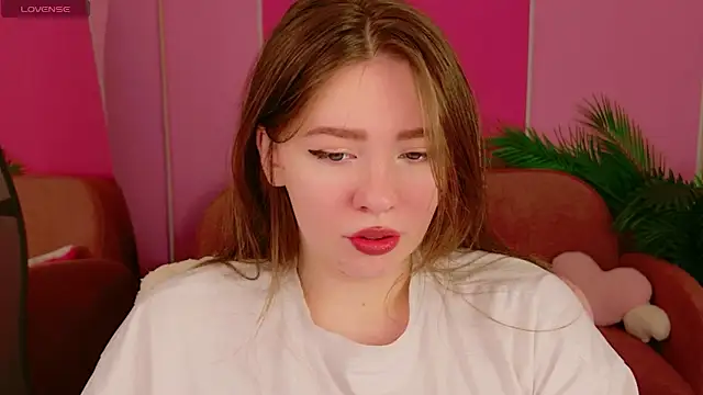 Moon  Bunny online show from April 2026 03:20:01 PM