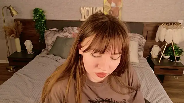 Moon  Bunny online show from May 2026 01:27:02 PM