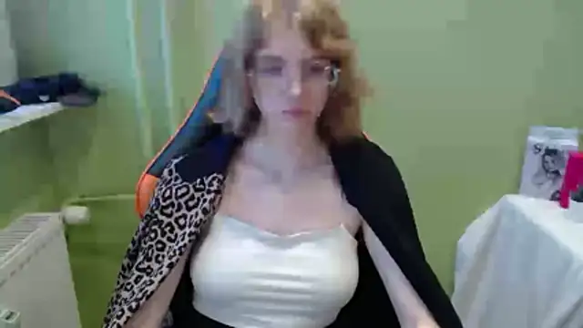 Snapshot of juicyPenny chatting on November 2025 07:31:02 AM juicyPenny online show from November 2025 07:31:02 AM