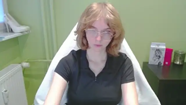 Snapshot of juicyPenny chatting on December 2025 07:35:01 AM juicyPenny online show from December 2025 07:35:01 AM