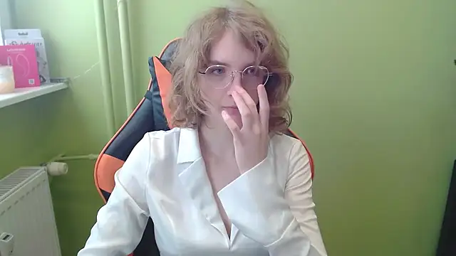 juicyPenny online show from January 2026 09:02:02 AM