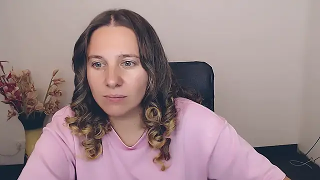 Snapshot of Darklure_ chatting on September 2025 06:07:01 PM Darklure online show from September 2025 06:07:01 PM