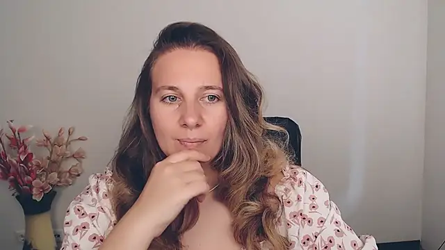 Snapshot of Darklure_ chatting on September 2025 01:44:02 PM Darklure online show from September 2025 01:44:02 PM