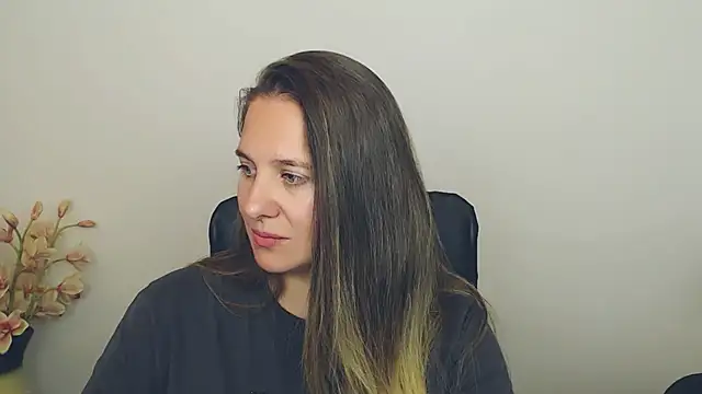 Snapshot of Darklure_ chatting on September 2025 06:13:02 PM Darklure online show from September 2025 06:13:02 PM