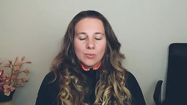 Snapshot of Darklure_ chatting on October 2025 09:11:01 PM Darklure online show from October 2025 09:11:01 PM