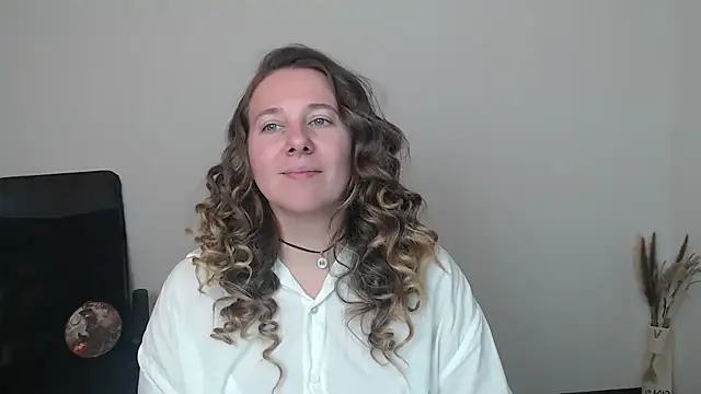 Snapshot of Darklure_ chatting on November 2025 06:43:02 PM Darklure online show from November 2025 06:43:02 PM