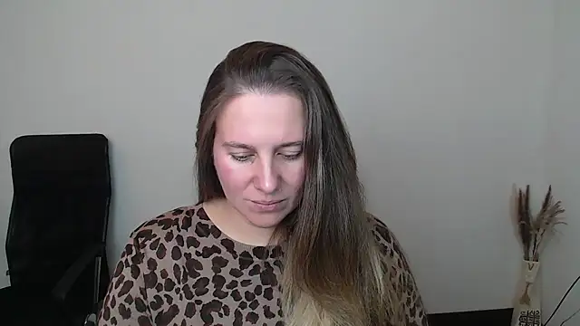 Snapshot of Darklure_ chatting on November 2025 07:47:01 PM Darklure online show from November 2025 07:47:01 PM