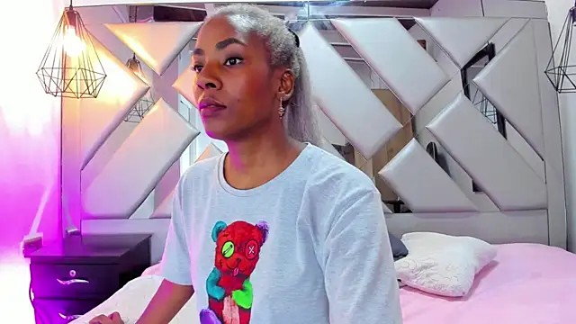 Lorenn Hill online show from September 2025 01:05:02 PM