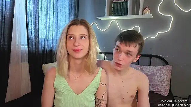 Snapshot of Lewis_and_Marta chatting on October 2025 06:25:01 AM Lewis and Marta online show from October 2025 06:25:01 AM