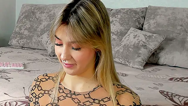 Snapshot of Bella_svon chatting on November 2025 09:26:02 AM Bella svon online show from November 2025 09:26:02 AM