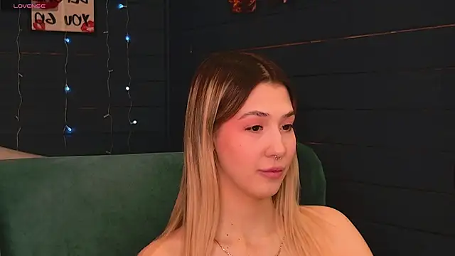 Snapshot of Bella_svon chatting on April 2026 08:30:02 AM Bella svon online show from April 2026 08:30:02 AM