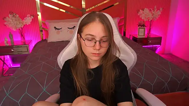 ArrinaWairr online show from October 2025 07:49:02 AM