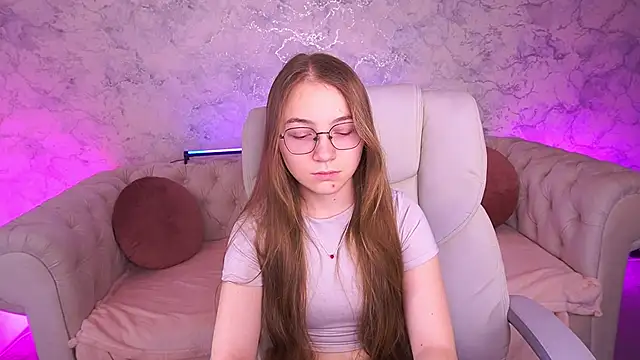 ArrinaWairr online show from December 2025 08:54:02 AM