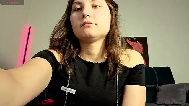 TrixiBell online show from May 2026 04:21:01 AM