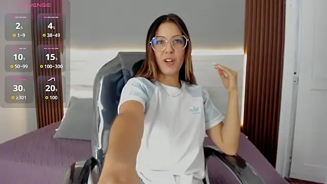 Emmy Meadows online show from September 2025 07:05:01 PM