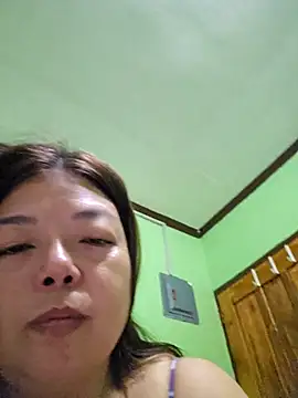 allesandra11 online show from December 2025 06:47:01 PM